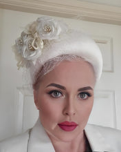 Load image into Gallery viewer, Ivory Silk Headband Fascinator – Bandeau Style with Flowers and Veiling, 10cm Wide