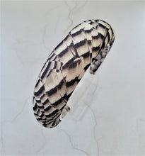 Load image into Gallery viewer, Feather Pattern Padded headband