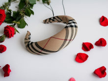 Load image into Gallery viewer, Beige Tartan Padded Headband, Black Checked Plaid Hair Band, 4cm Wide