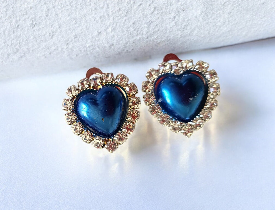 Clip-On Diamante Dark Blue Heart Stud Earrings with Pearl Cluster – 2cm Drop