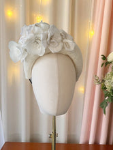 Load image into Gallery viewer, Ivory Sinamay Bandeau Fascinator Hat with Vintage Velvet Flower Vine – Races or Wedding Hat