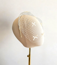 Load image into Gallery viewer, Ivory Bow Fascinator Headband – Bridal Headpiece with Veil and Scattered Bows, Wedding Headpiece