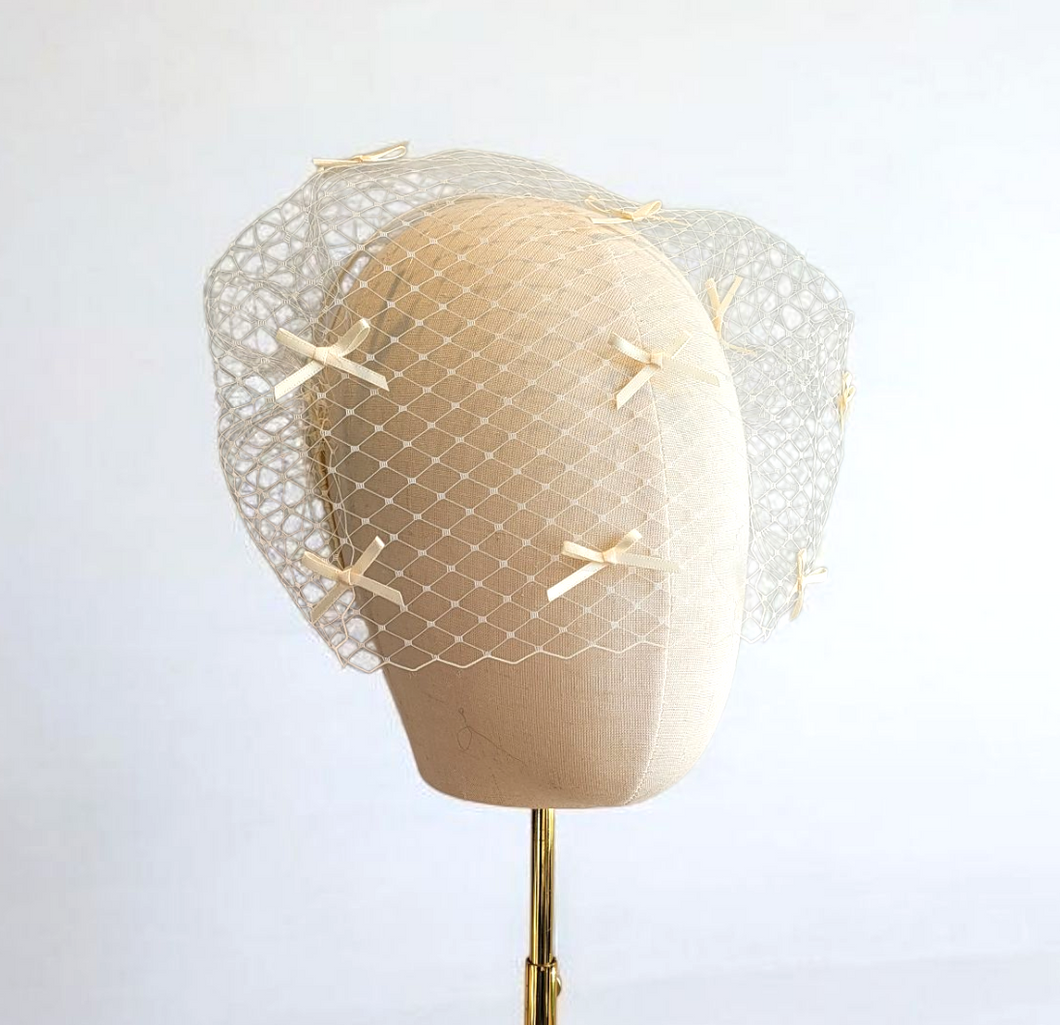Ivory Bow Fascinator Headband – Bridal Headpiece with Veil and Scattered Bows, Wedding Headpiece