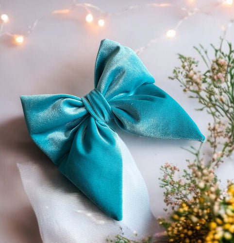 Large Turquoise Blue Velvet Bow, Back Bow Hair Clip, 17 cm wide, Oversized Style,