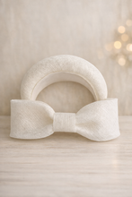 Load image into Gallery viewer, White Sinamay Headband Fascinator with Elegant Bow – 10 cm Wide