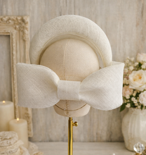 Load image into Gallery viewer, White Sinamay Headband Fascinator with Elegant Bow – 10 cm Wide