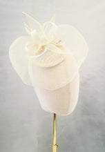 Load image into Gallery viewer, Ivory Fascinator Hat, With veil, Small Percher Hatinator
