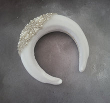 Load image into Gallery viewer, Ivory Velvet Bridal headband fascinator,